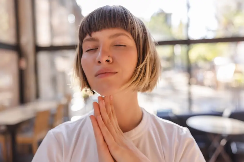06-10-2026-Une-Année-Avec-Jésus-Revenir au présent un jour à la fois-Light